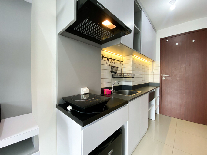 Private kitchen 2, Cozy Stay Studio At Sayana Bekasi Apartment, Bekasi