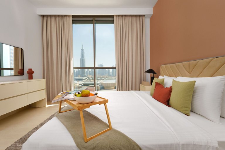 Room 4, Maison Privee - Luxury Apt with Burj Khalifa Vw & Direct Mall Access, Dubai