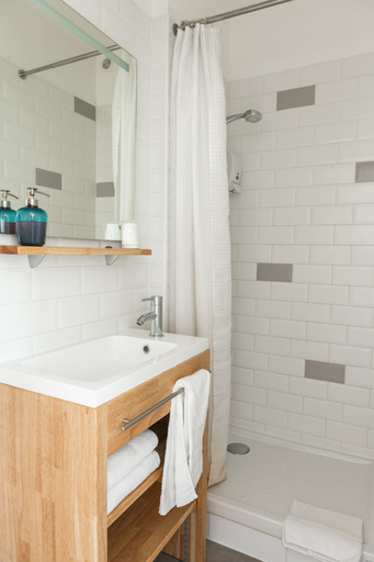 Bathroom 4, Le Relais Des Templiers, Loiret