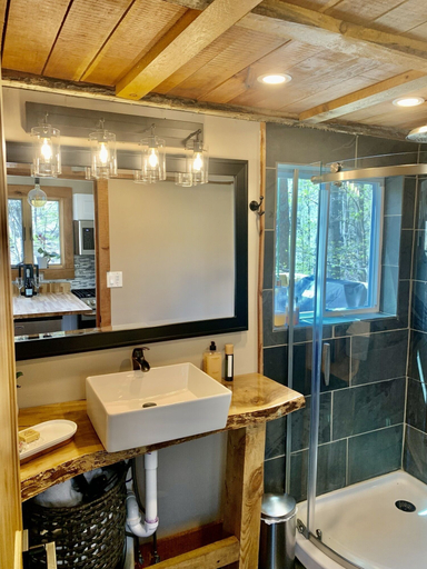 Bathroom 3, Eagle Ridge Treehouse, Windsor