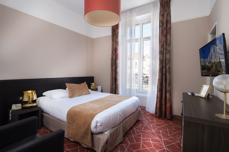 Bedroom 2, Excelsior, Var