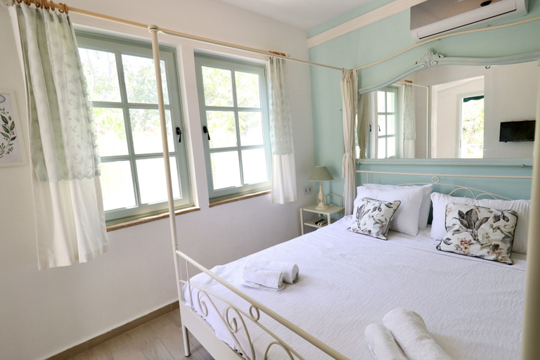 Bedroom 3, Kemerbag 29 - Adults Only, Bozcaada
