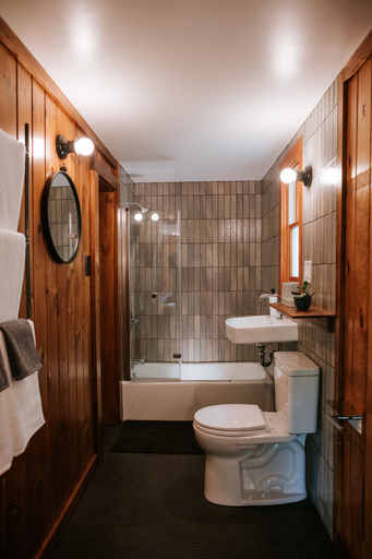 Bathroom 4, The Leeway, Ulster
