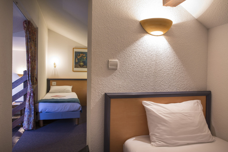 Bedroom 4, Hôtel Les Mésanges, Isère