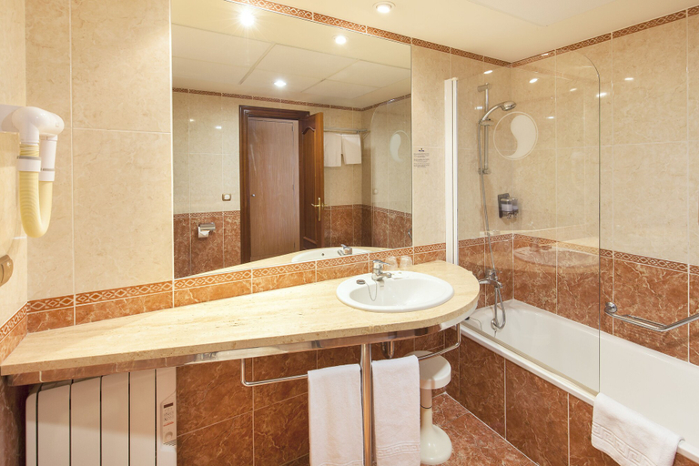 Bathroom 5, Port Denia Hotel, Alicante