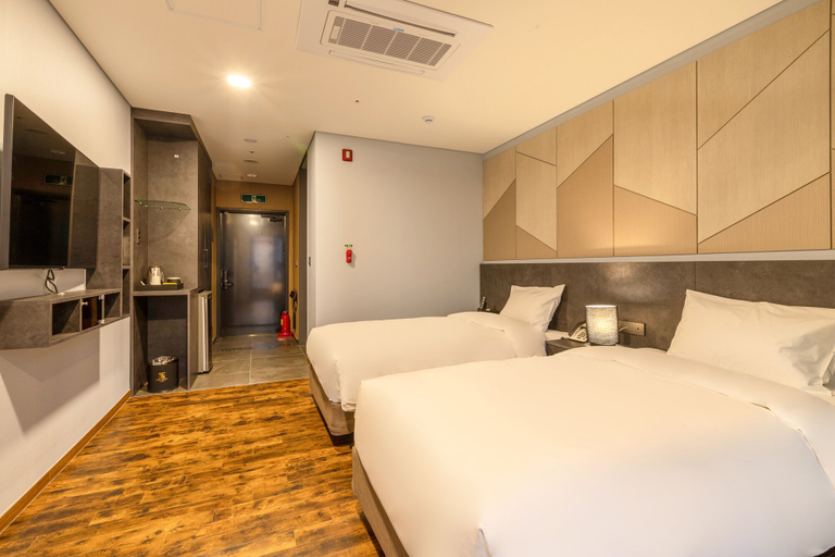 Bedroom 3, Urbanest Hotel, Goyang