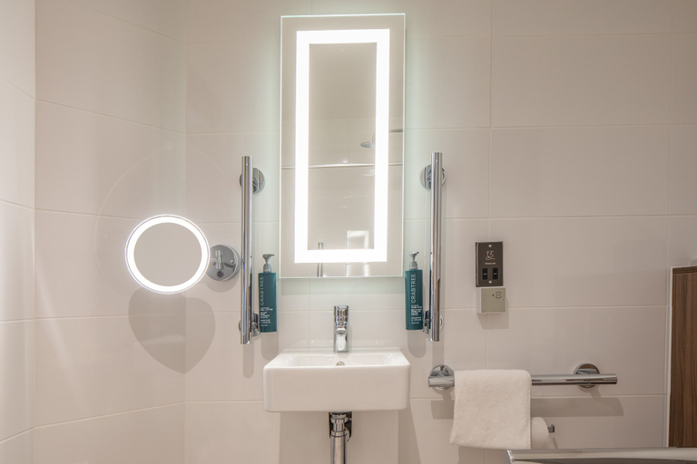 Bathroom 4, DoubleTree by Hilton London - Chelsea, London