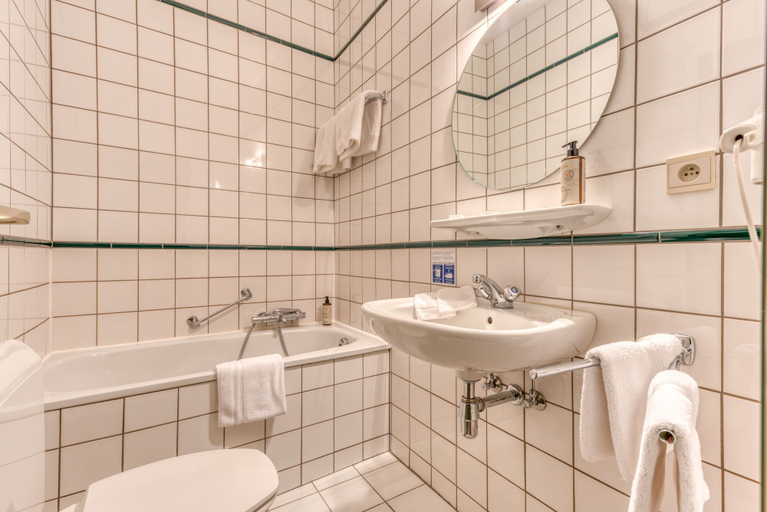 Bathroom 3, Hôtel Le Cor de Chasse, Luxembourg