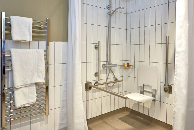 Bathroom 4, Belmore, Trafford