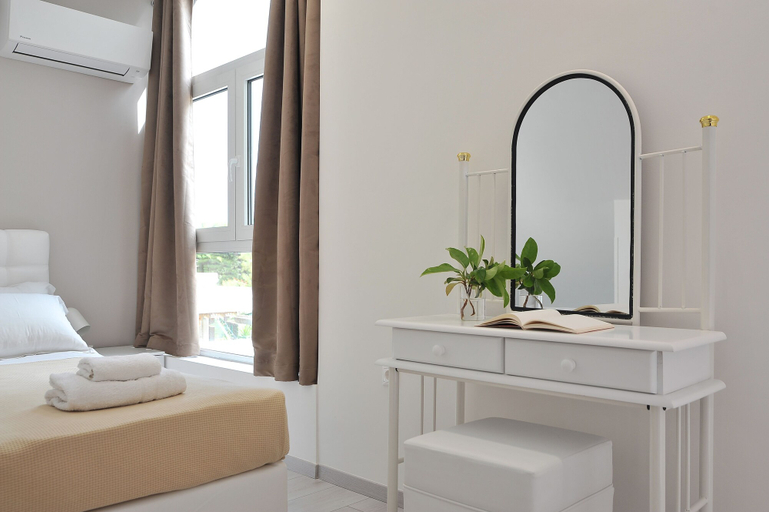Bedroom 3, Alekos Suites, Free 24H Transportation To Airport, Attica
