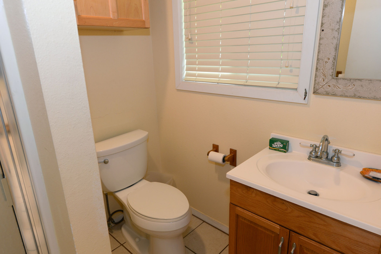 Bathroom 3, Waimanalo Beach Cottages, Honolulu