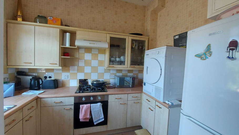 Others 4, Extra Large One Bedroom Flat With Parking, London