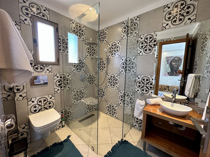 Bathroom 4, Quelque part au barrage, Al Haouz