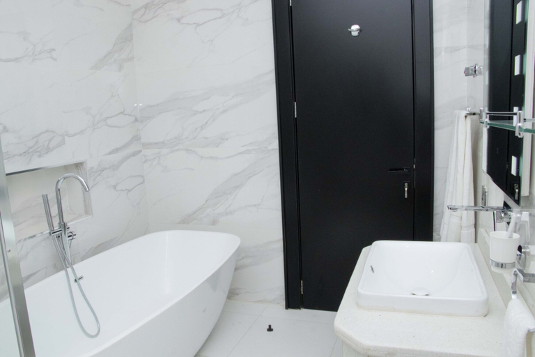 Bathroom 4, Focus Holiday Inn, AbujaMun