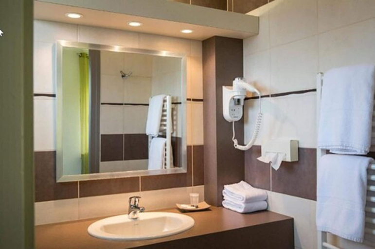 Bathroom 5, Hôtel Les Mésanges, Isère