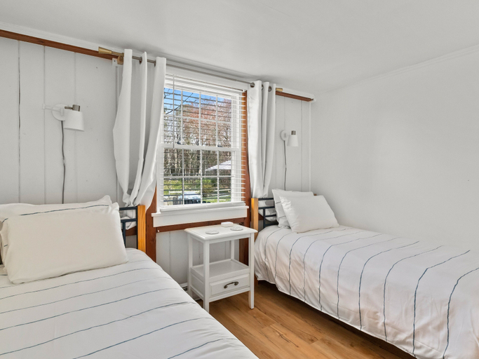 Bedroom 4, The Seagrove Suites & Guest Rooms, Barnstable
