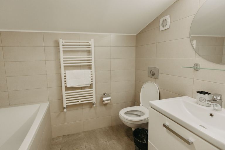 Bathroom 4, Agoston Galgon Holiday Apartments, Timisoara