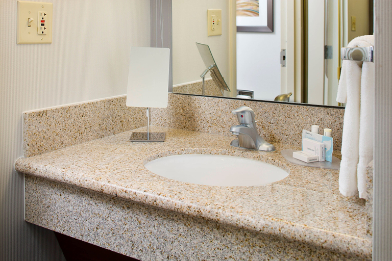 Bathroom 5, Courtyard by Marriott Richmond Airport, Henrico