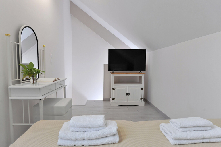 Bedroom 5, Alekos Suites, Free 24H Transportation To Airport, Attica