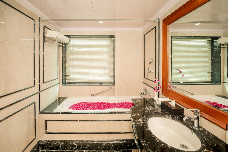 Bathroom 5, Regenta Central Lucknow by Royal Orchid Hotels Limited, Lucknow