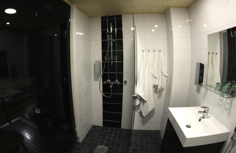 Bathroom, Hotelli Marilyn, Satakunta