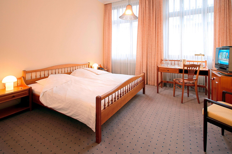 Bedroom 4, TRYP by Wyndham Kassel City Centre, Kassel