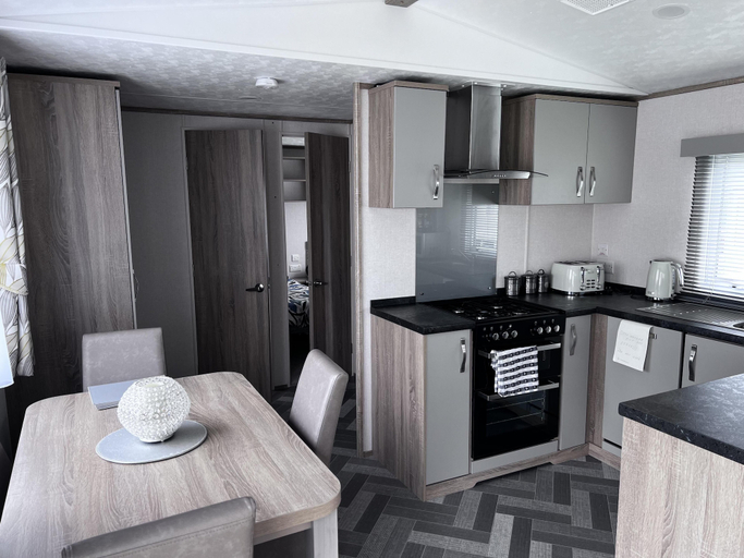 Others 5, Coopers Beach 3-bed Caravan, Sleeps 8 & Pets Ok, Essex
