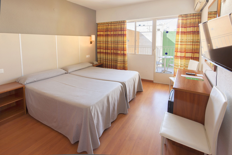 Bedroom 4, Port Vista Oro Hotel, Alicante