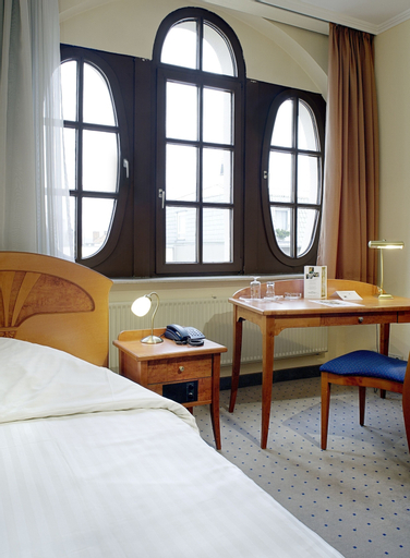 Bedroom 3, TRYP by Wyndham Kassel City Centre, Kassel