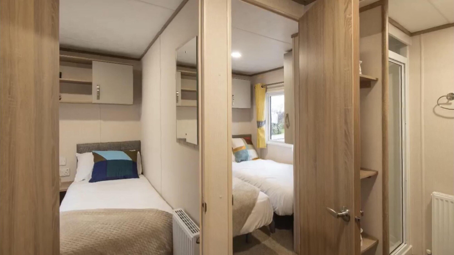 Bedroom 3, Coopers Beach 3-bed Caravan, Sleeps 8 & Pets Ok, Essex