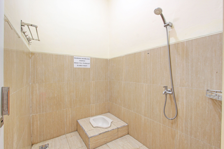 Bedroom 4, OYO 92333 Bayanan Indah Guest House, Sragen