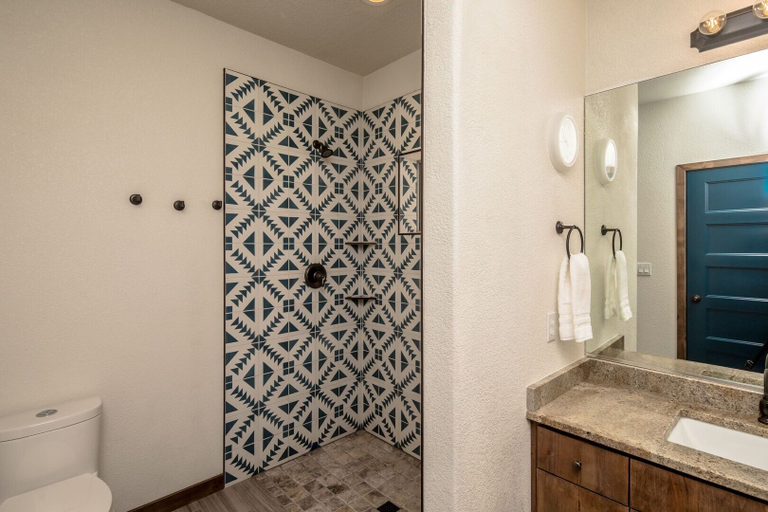 Bathroom 5, Shoshone, Mohave