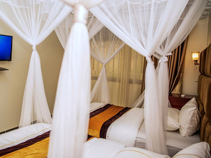 Room 3, 2 Bed - Sleeps 4 - Parking - 20 min to Airport, Entebbe