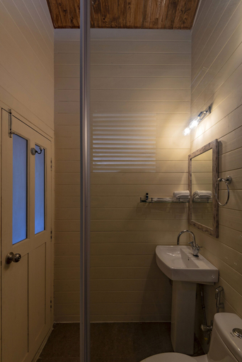 Bathroom 4, Larisa Resort, Mussoorie, Dehradun