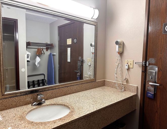 Bathroom 4, Baymont by Wyndham Corydon, Harrison