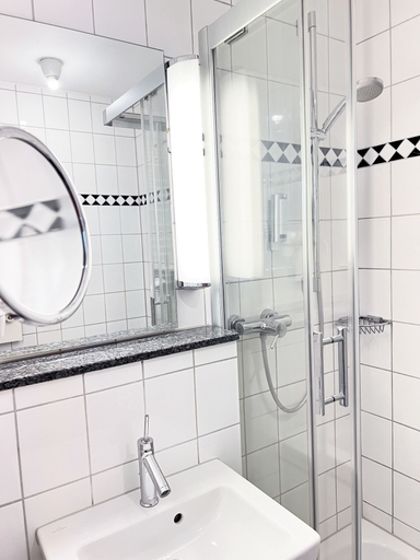 Bathroom 5, Avidonapartments, Düsseldorf