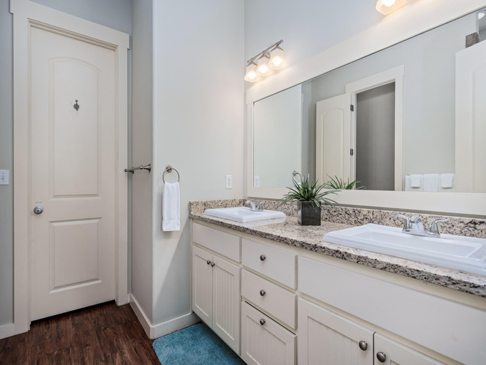 Bathroom 4, Boardwalk Breeze, Aransas