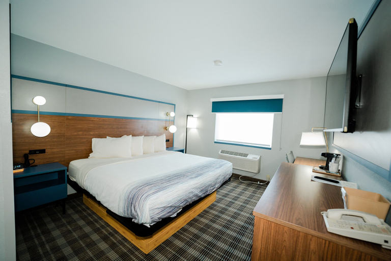 Bedroom 3, AmericInn by Wyndham Tomahawk, Lincoln
