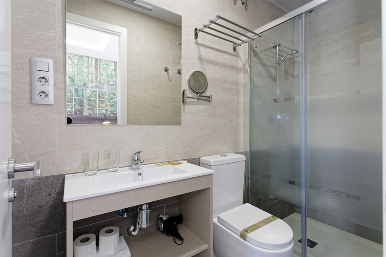 Bathroom 4, Fontanella Green House, Barcelona