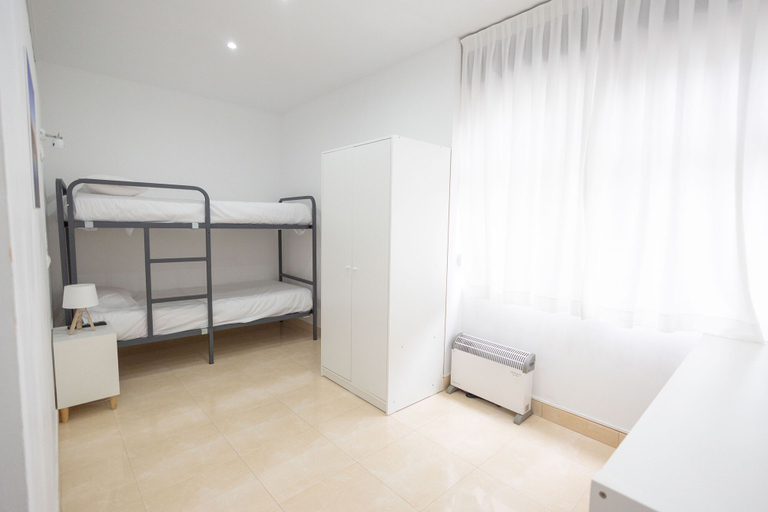Bedroom 2, Hotel Pinar Somo Surf, Cantabria