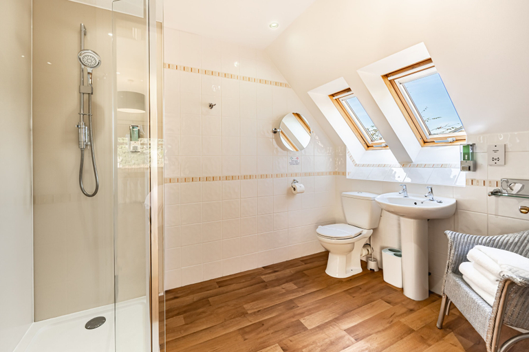 Bathroom 4, Treetops B&B, Highland