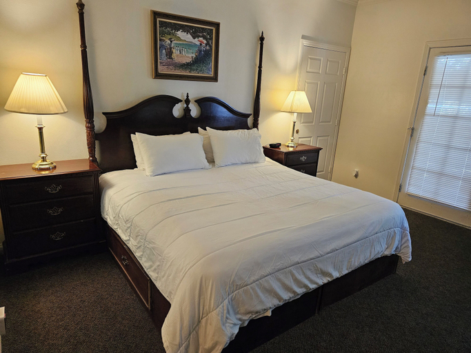 Bedroom 3, Alhatti Christian Resort - All Are Welcome - Book 3 Nights Pay for 2, Riverside