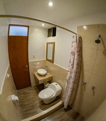 Bathroom 4, Hotel La Colina, Ica