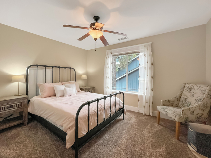 Bedroom 1, Amythist, Coconino
