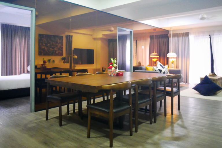 Dining Room 10