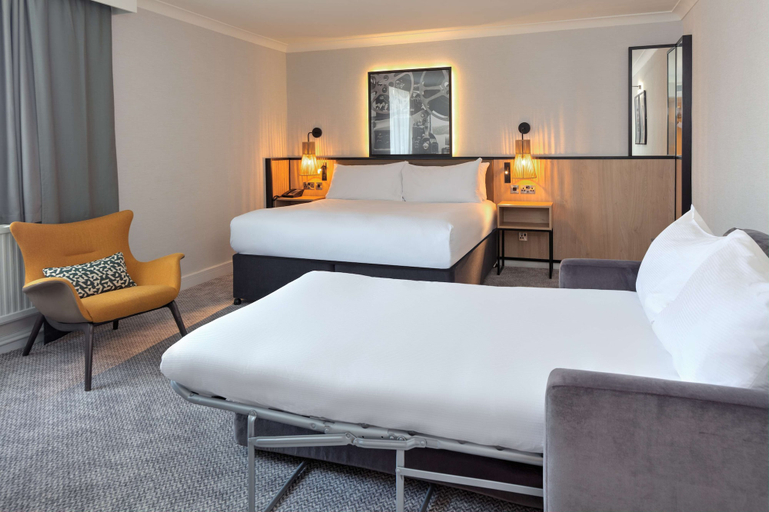 Bedroom 5, DoubleTree by Hilton London Elstree, Hertfordshire