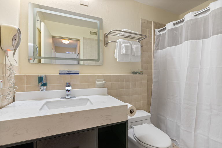 Bathroom 3, Konocti Harbor Resort, Lake