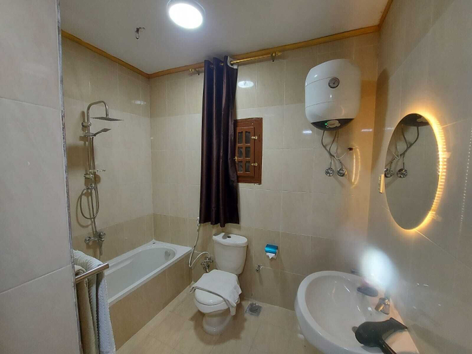 Bathroom 3, Phoenix pyramids view, Al-Ahram