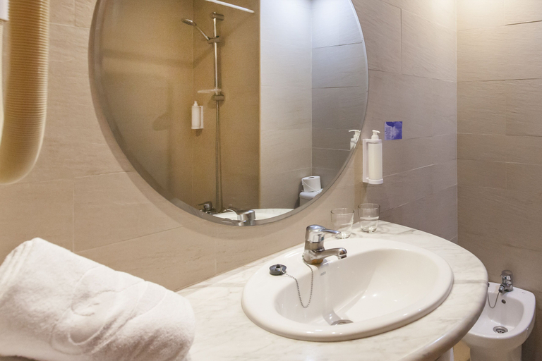 Bathroom 5, Port Vista Oro Hotel, Alicante