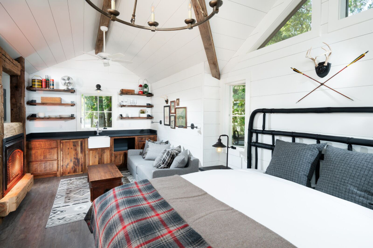 Bedroom, Camp Long Creek, Taney